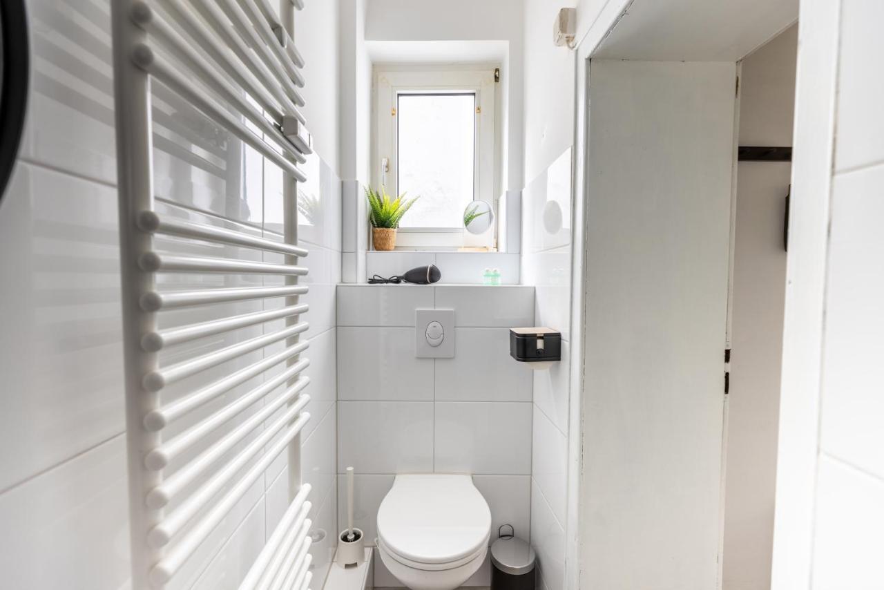 Perfekt Fuer 2! Wifi/ Netflix Appartement Duisburg Buitenkant foto