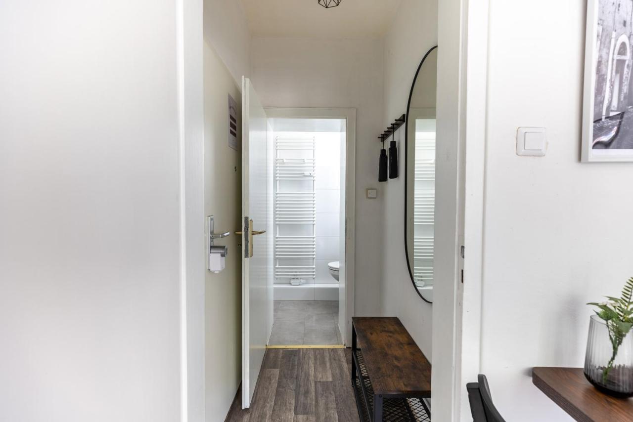 Perfekt Fuer 2! Wifi/ Netflix Appartement Duisburg Buitenkant foto