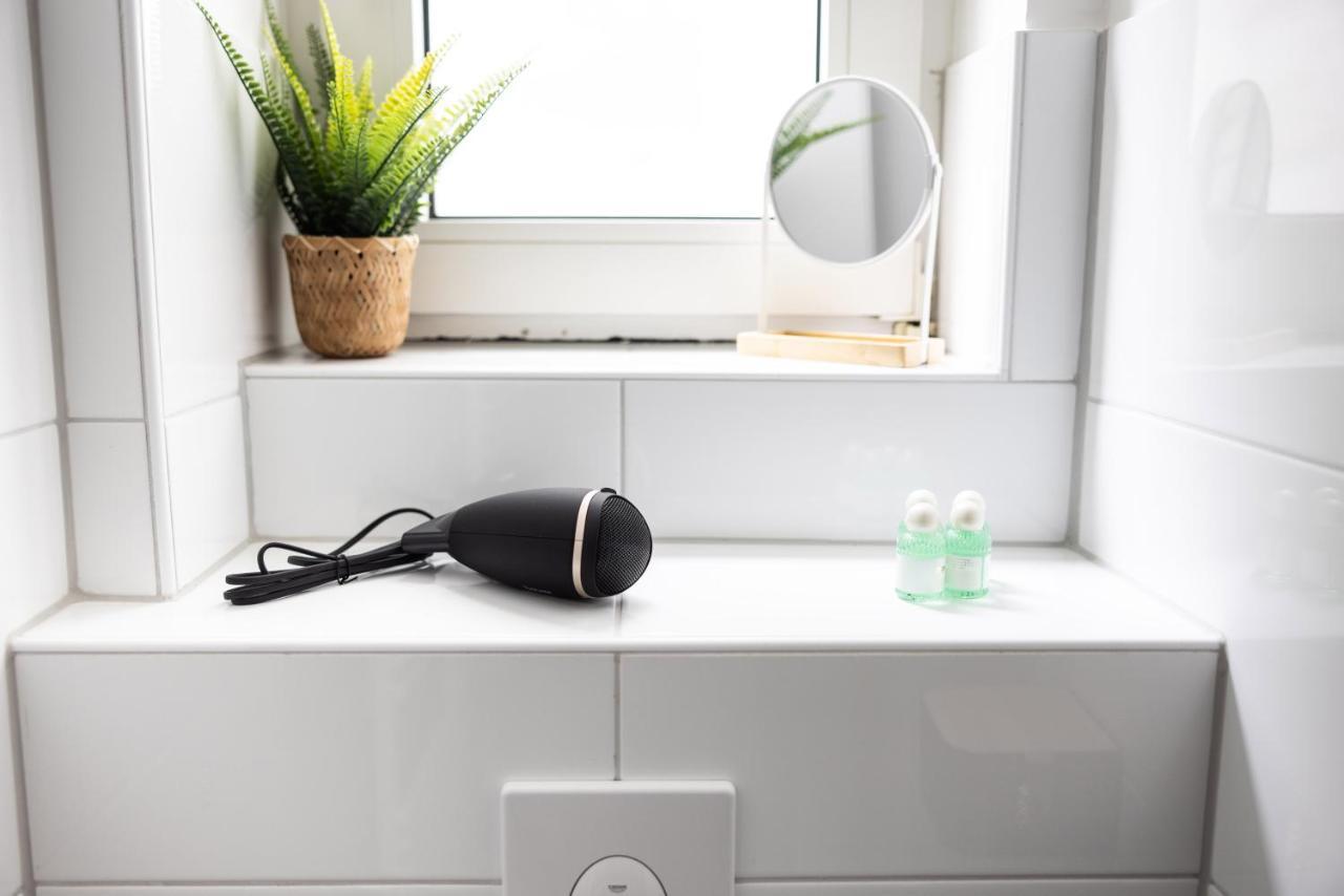 Perfekt Fuer 2! Wifi/ Netflix Appartement Duisburg Buitenkant foto